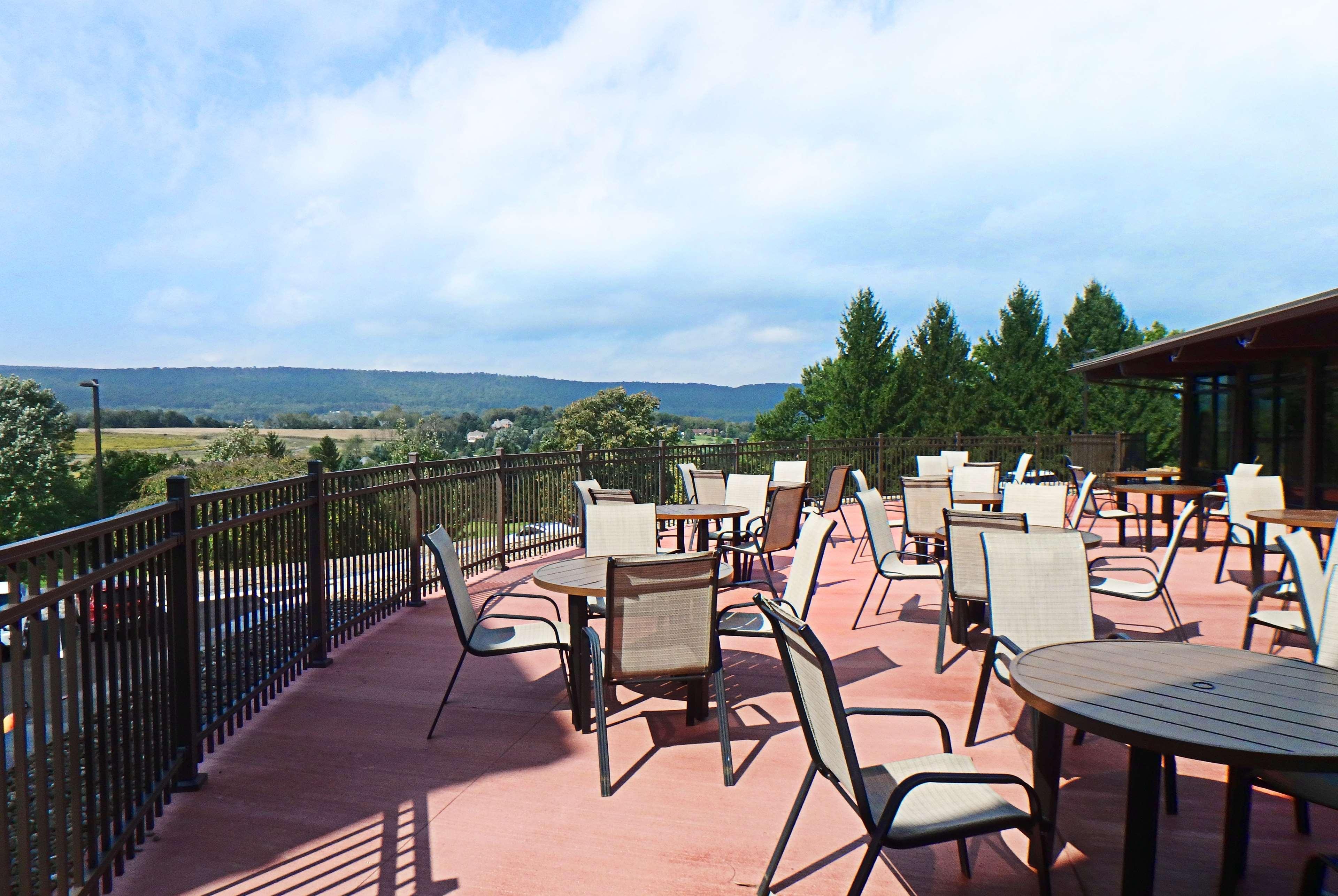 Hotel Wyndham Garden State College à Boalsburg Extérieur photo